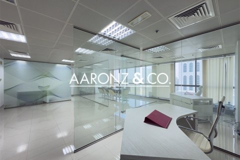 Bureau à Jumeirah Lake Towers, Dubai, 95.1 m², № 78389 - photo 11