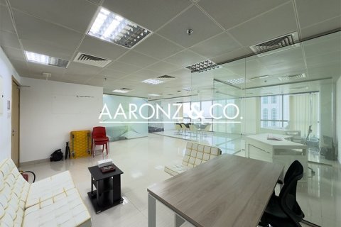 Bureau à Jumeirah Lake Towers, Dubai, 95.1 m², № 78389 - photo 2