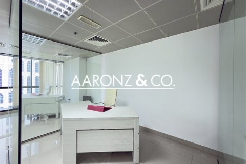 Bureau à Jumeirah Lake Towers, Dubai, 95.1 m², № 78389 - photo 7