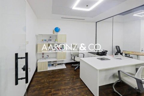 Office in Jumeirah Lake Towers, Dubai 117.8 sq.m. № 78386 - photo 5