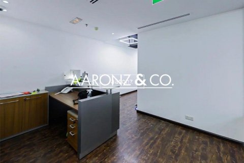 Office in Jumeirah Lake Towers, Dubai 117.8 sq.m. № 78386 - photo 3