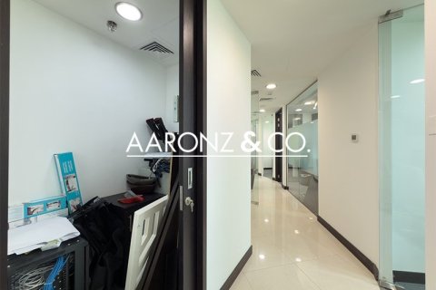 Office in Jumeirah Lake Towers, Dubai 186.1 sq.m. № 78388 - photo 14