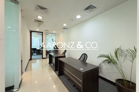 Office in Jumeirah Lake Towers, Dubai 186.1 sq.m. № 78388 - photo 8