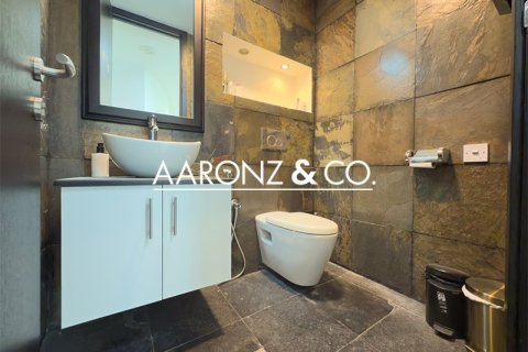 Office in Jumeirah Lake Towers, Dubai 186.1 sq.m. № 78388 - photo 18