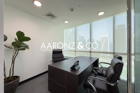 Office in Jumeirah Lake Towers, Dubai 186.1 sq.m. № 78388 - photo 15