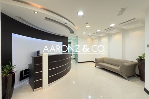 Office in Jumeirah Lake Towers, Dubai 186.1 sq.m. № 78388 - photo 13
