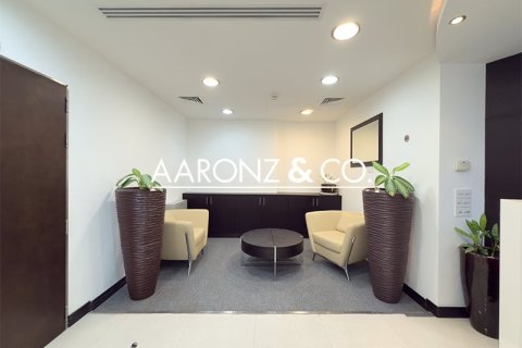 Office in Jumeirah Lake Towers, Dubai 186.1 sq.m. № 78388 - photo 11