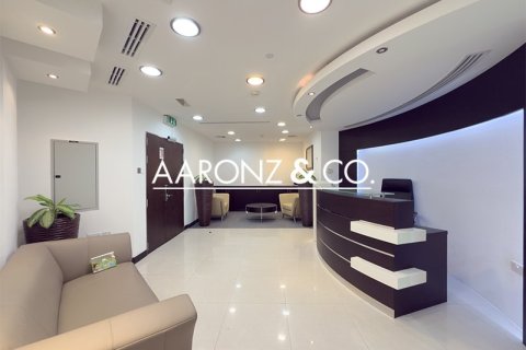 Office in Jumeirah Lake Towers, Dubai 186.1 sq.m. № 78388 - photo 1