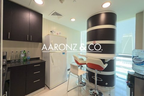 Office in Jumeirah Lake Towers, Dubai 186.1 sq.m. № 78388 - photo 20
