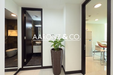 Office in Jumeirah Lake Towers, Dubai 186.1 sq.m. № 78388 - photo 5