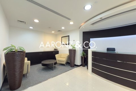 Office in Jumeirah Lake Towers, Dubai 186.1 sq.m. № 78388 - photo 9