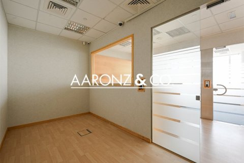 Bureau à Jumeirah Lake Towers, Dubai, 96.9 m², № 78390 - photo 7