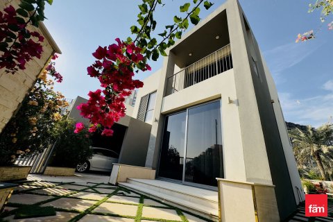 Villa in Dubai Hills Estate, Dubai 4 bedrooms, 640.7 sq.m. № 71859 - photo 1