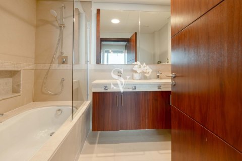 Apartment in Downtown Dubai (Downtown Burj Dubai), Dubai 3 bedrooms, 169 sq.m. № 105586 - photo 21