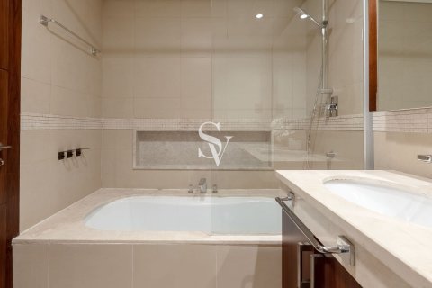Apartment in Downtown Dubai (Downtown Burj Dubai), Dubai 3 bedrooms, 169 sq.m. № 105586 - photo 20