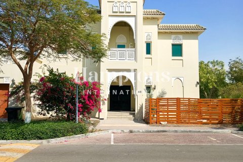 Villa en Murooj Al Furjan, Al Furjan, Dubai, 4 dormitorios, 506.04264100 m², № 63726 - foto 10
