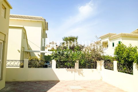 Villa en Murooj Al Furjan, Al Furjan, Dubai, 4 dormitorios, 506.04264100 m², № 63726 - foto 8