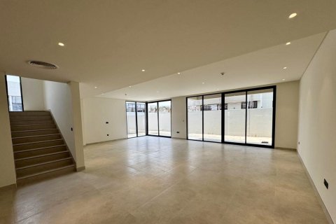 Villa in Dubai Land, Dubai 5 bedrooms, 325.25 sq.m. № 142198 - photo 2