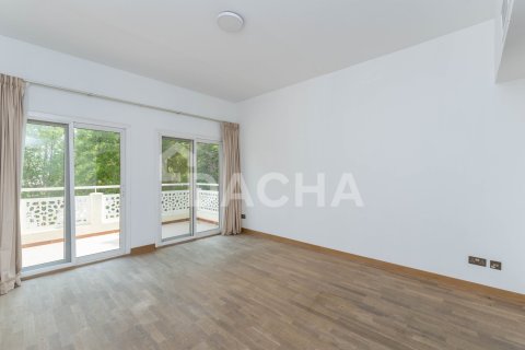 Villa in Meadows, Dubai 5 bedrooms, 355 sq.m. № 111584 - photo 15