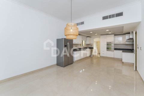 Villa in Meadows, Dubai 5 bedrooms, 355 sq.m. № 111584 - photo 18
