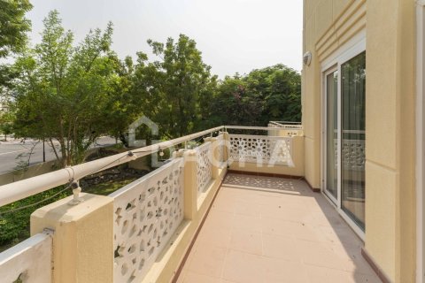 Villa in Meadows, Dubai 5 bedrooms, 355 sq.m. № 111584 - photo 3