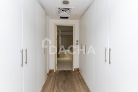 Villa in Meadows, Dubai 5 bedrooms, 355 sq.m. № 111584 - photo 13