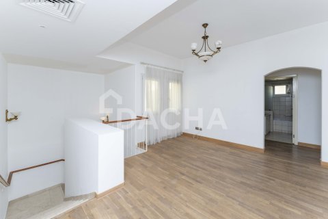 Villa in Meadows, Dubai 5 bedrooms, 355 sq.m. № 111584 - photo 16