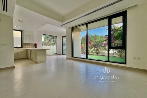 Снять в аренду виллу в Дубай Хилс Эстейт, Дубай: 5 спален, 278м², № 78022 - фото 3