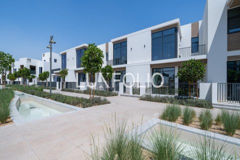 Townhouse in Arabian Ranches 3, Dubai 3 bedrooms, 205 sq.m. № 45481 - photo 12