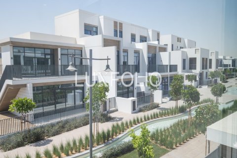 Townhouse in Arabian Ranches 3, Dubai 3 bedrooms, 205 sq.m. № 45481 - photo 11