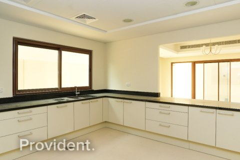 Villa in Meydan, Dubai 4 bedrooms, 307.9 sq.m. № 2179 - photo 27