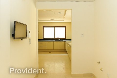 Villa in Meydan, Dubai 4 bedrooms, 307.9 sq.m. № 2179 - photo 28