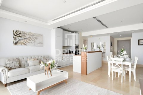 Apartment in The Crescent, Palm Jumeirah, Dubai 3 bedrooms, 161 sq.m. № 19037 - photo 2