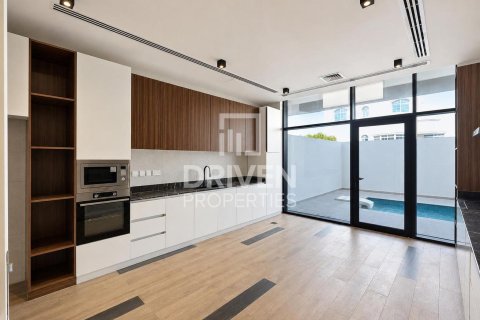 Townhouse in Mirdif Villas, Mirdif, Dubai 4 bedrooms, 929.03 sq.m. № 126425 - photo 6