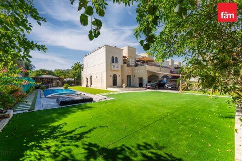 Adosado en Dubai, 4 dormitorios, 922.1 m², № 112021