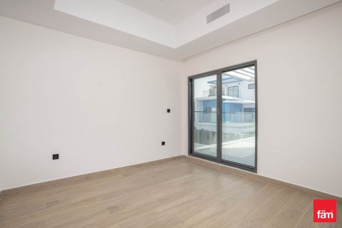 Villa in Dubai 5 bedrooms, 144 sq.m. № 112016 - photo 18