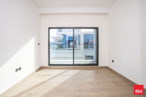 Villa in Dubai 5 bedrooms, 144 sq.m. № 112016 - photo 13