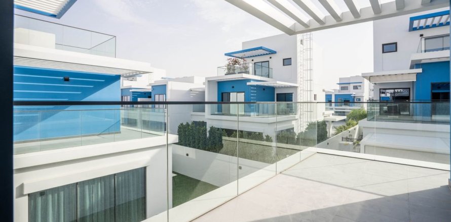 Villa in Dubai 5 bedrooms, 144 sq.m. № 112016