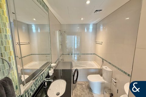 Apartment in DAMAC HEIGHTS in Dubai Marina, Dubai 2 bedrooms, 123 sq.m. № 99173 - photo 14