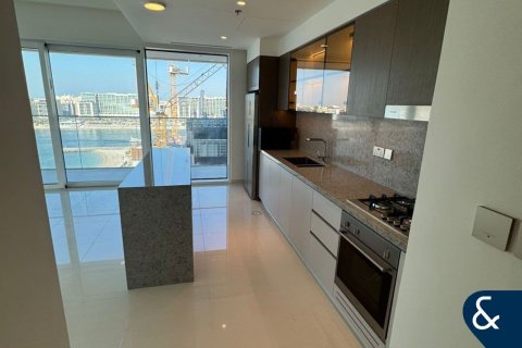 Apartment in EMAAR Beachfront, Dubai Harbour, Dubai 2 bedrooms, 146 sq.m. № 99175 - photo 2