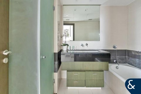 Apartment in Downtown Dubai (Downtown Burj Dubai), Dubai 2 bedrooms, 124 sq.m. № 99174 - photo 17