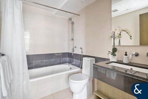 Apartment in Downtown Dubai (Downtown Burj Dubai), Dubai 2 bedrooms, 124 sq.m. № 99174 - photo 15