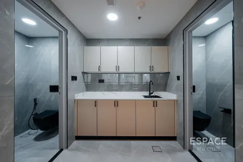 Office in Jumeirah Lake Towers, Dubai 93 sq.m. № 71275 - photo 6