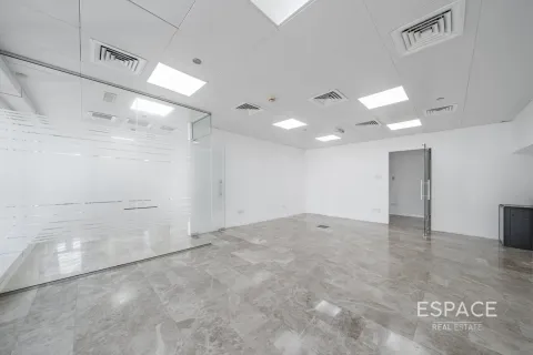 Office in Jumeirah Lake Towers, Dubai 134 sq.m. № 71273 - photo 9