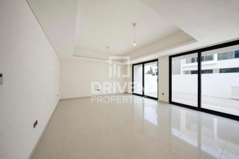 Villa in Dubai 4 bedrooms, 174.75 sq.m. № 138854