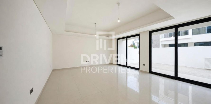 Villa in Dubai 4 bedrooms, 174.75 sq.m. № 138854