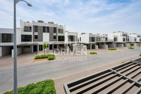 Villa in Dubai 4 bedrooms, 174.75 sq.m. № 138854 - photo 23