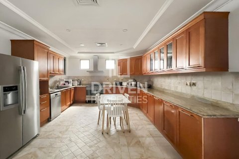 Villa in Garden Homes, Palm Jumeirah, Dubai 5 bedrooms, 622.36 sq.m. № 138836 - photo 22