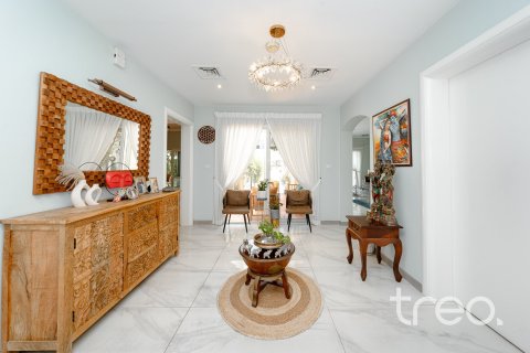 Villa in Meadows, Dubai 4 bedrooms, 332.41 sq.m. № 119713 - photo 2