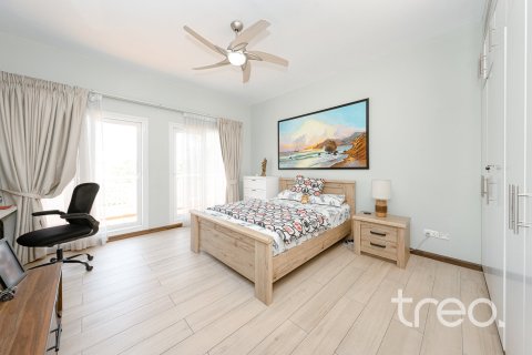 Villa in Meadows, Dubai 4 bedrooms, 332.41 sq.m. № 119713 - photo 17